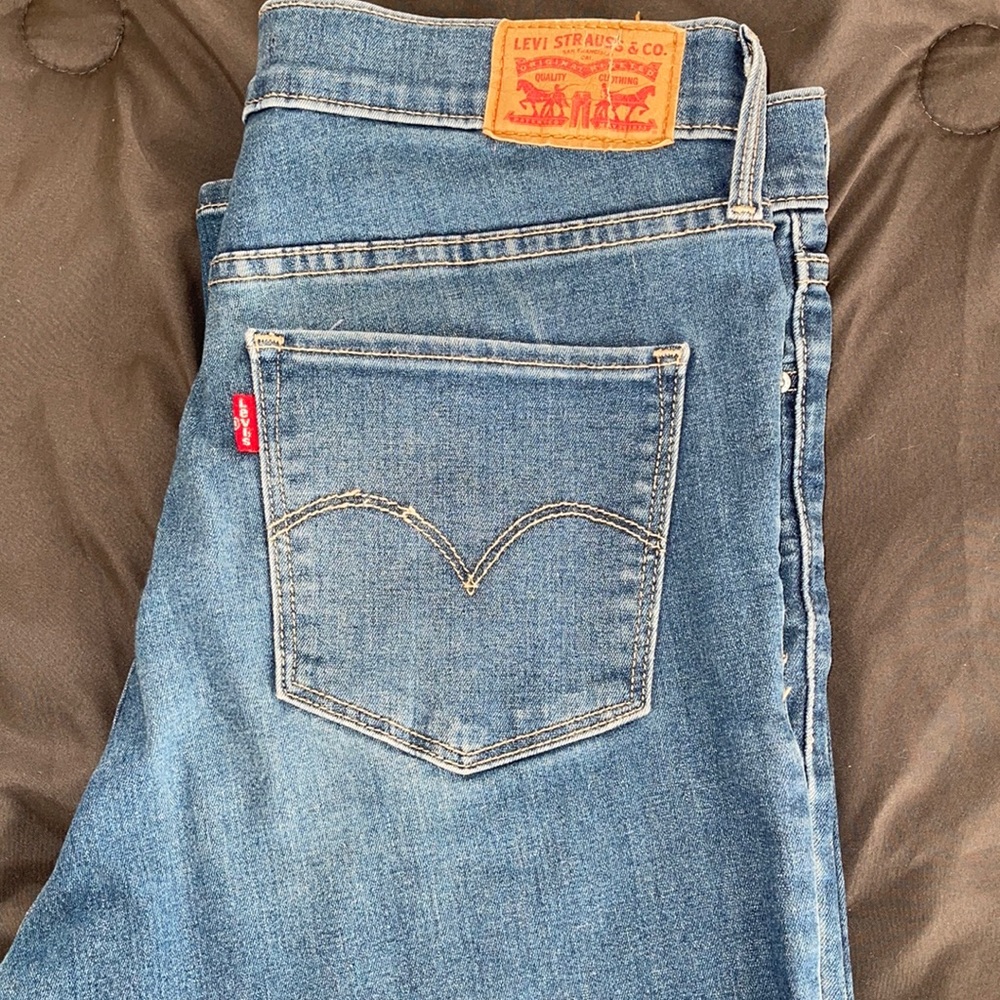 Levi’s 314 Shaping Straight leg